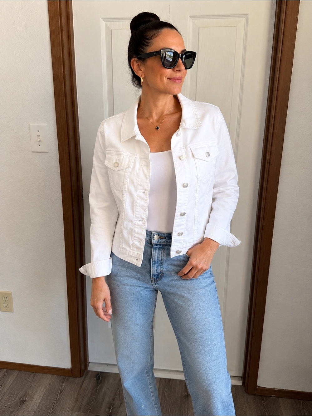 Talbots White Denim Jacket Women’s Size M Stretch Classic Trucker Jean Jacket